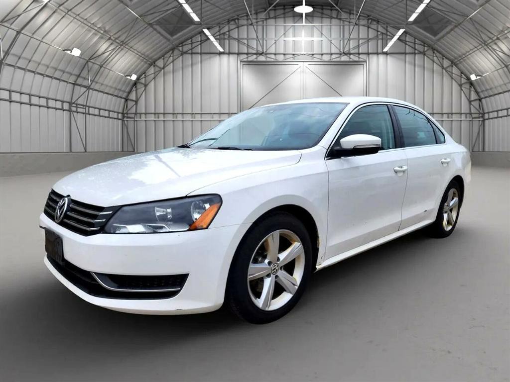 2013 Volkswagen Passat Image 2