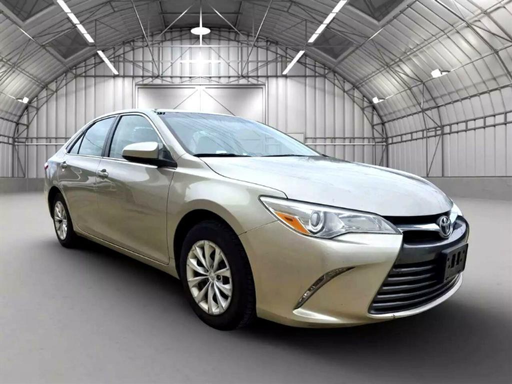 2015 Toyota Camry Image 2