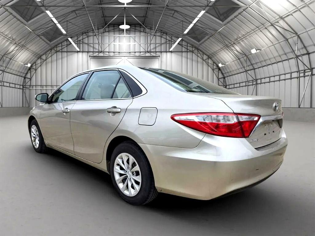 2015 Toyota Camry Image 6