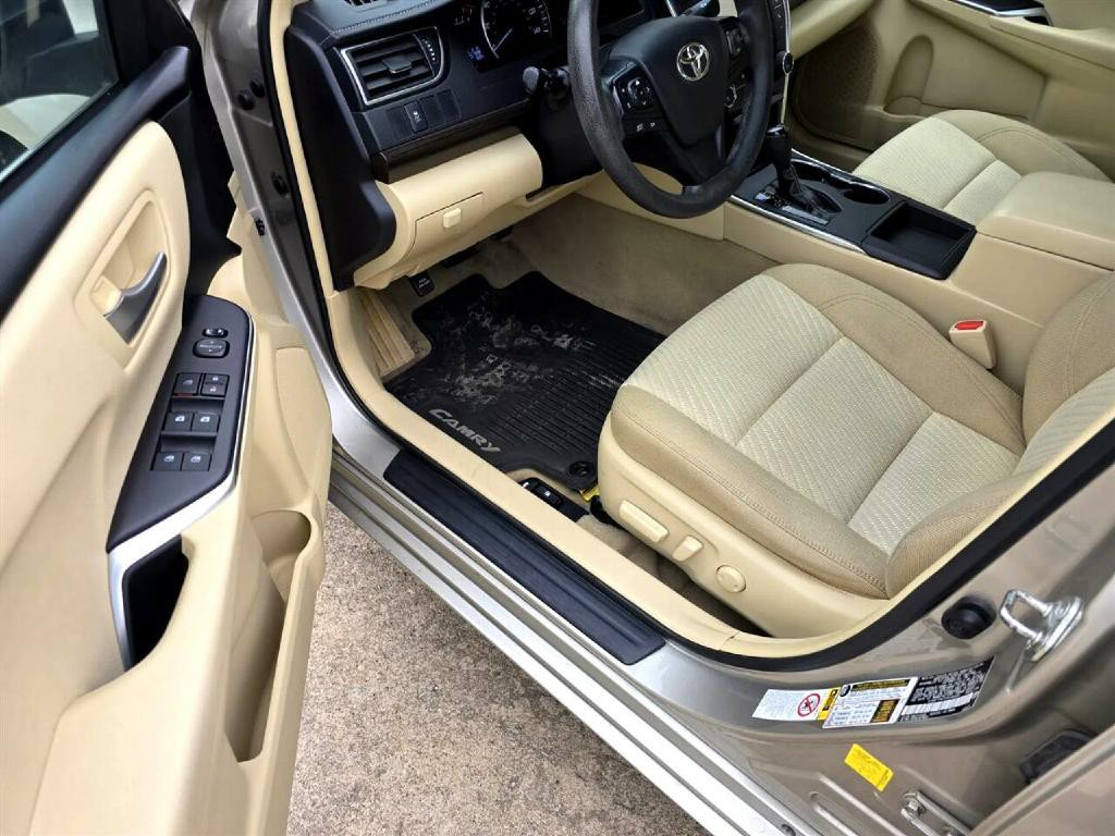 2015 Toyota Camry Image 9