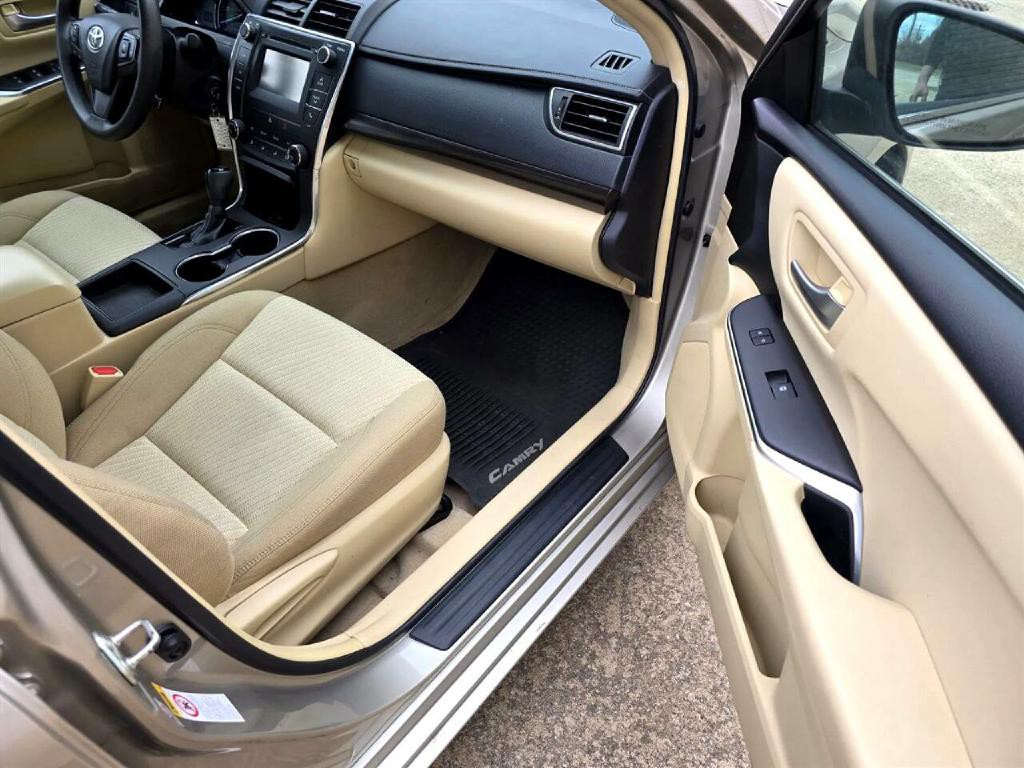 2015 Toyota Camry Image 10
