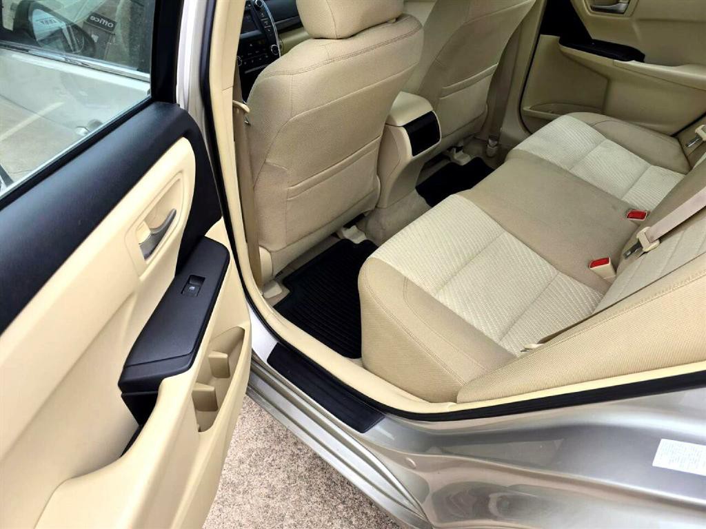 2015 Toyota Camry Image 11