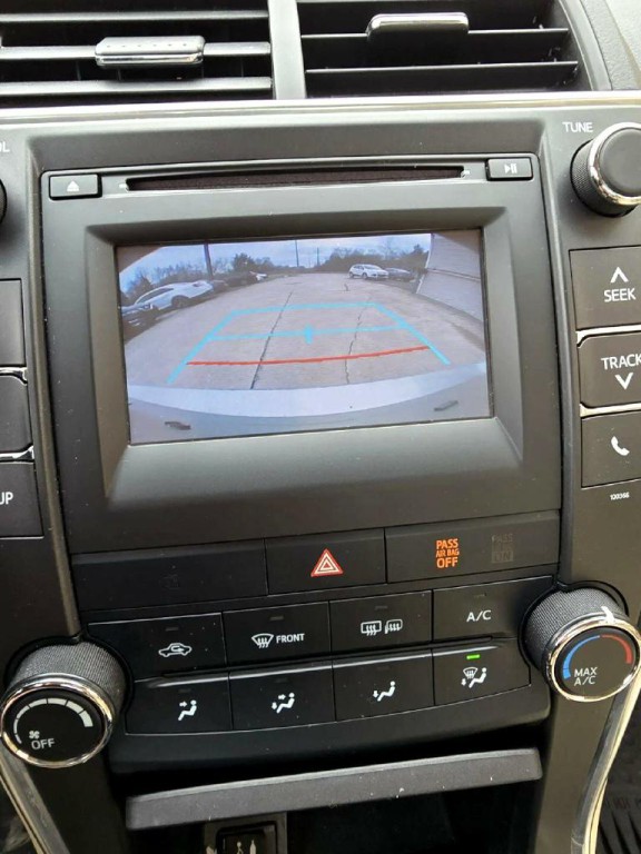 2015 Toyota Camry Image 15