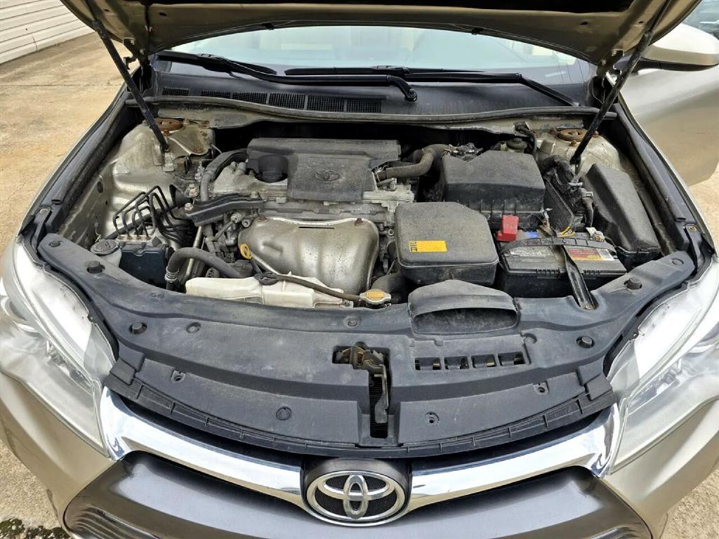 2015 Toyota Camry Image 17