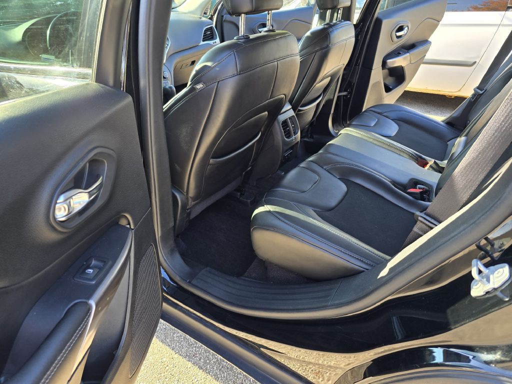2019 Jeep Cherokee Image 12