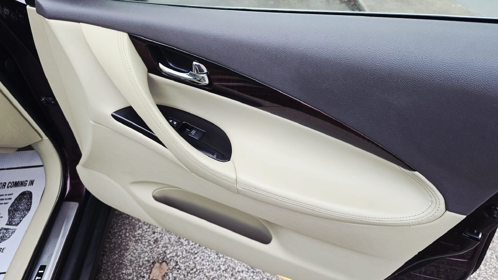 2011 INFINITI EX35 Image 8