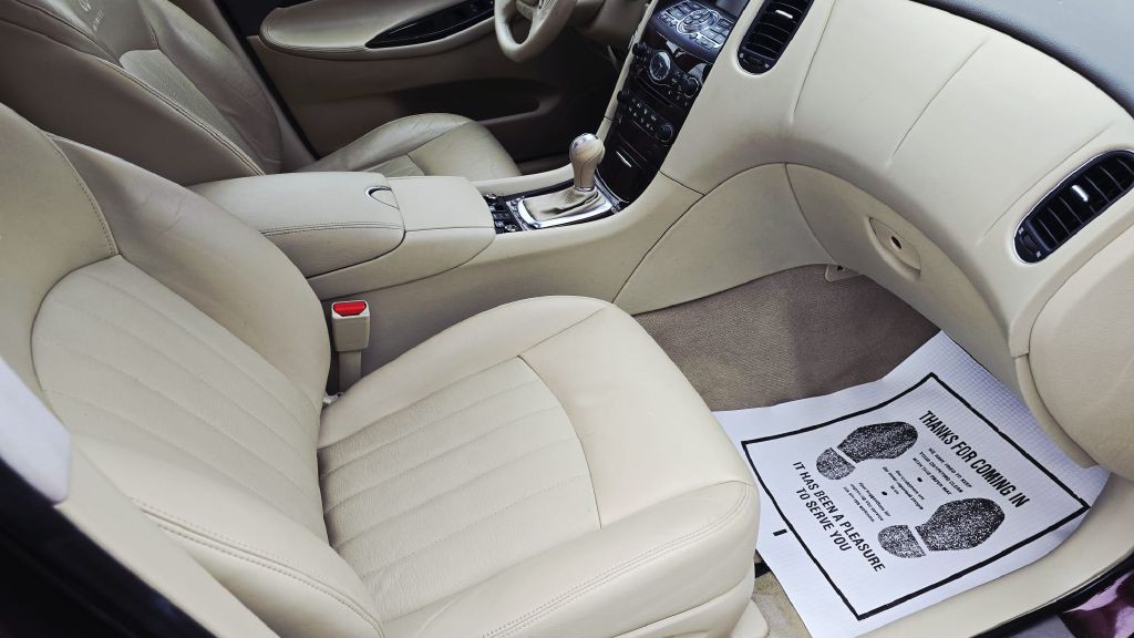 2011 INFINITI EX35 Image 8