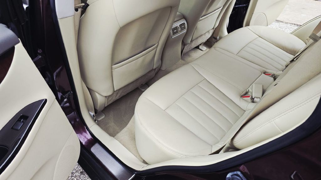 2011 INFINITI EX35 Image 9