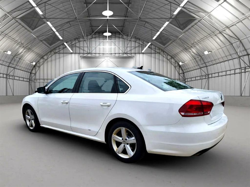 2013 Volkswagen Passat Image 3