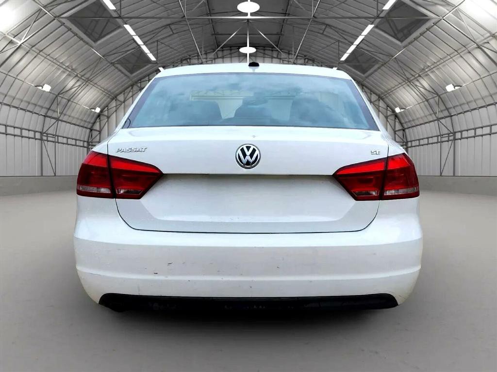 2013 Volkswagen Passat Image 4