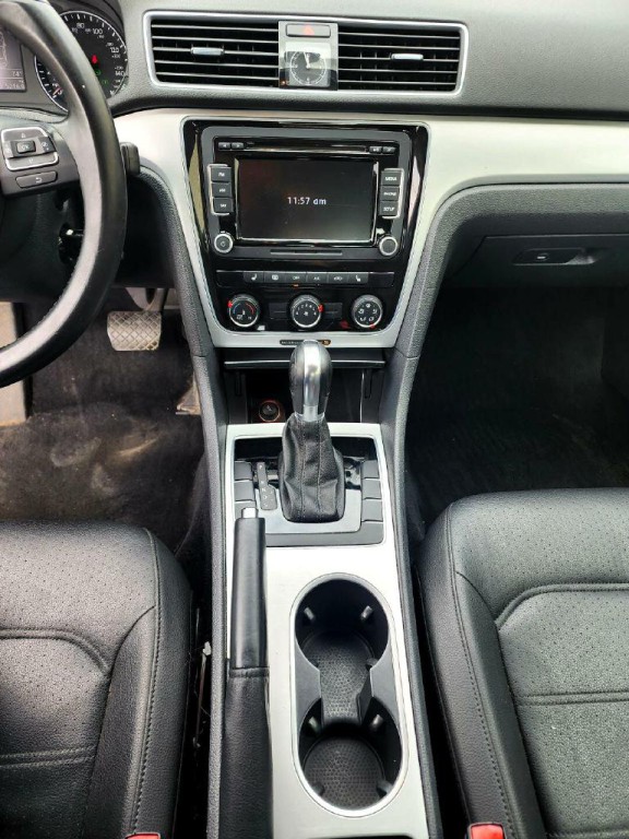 2013 Volkswagen Passat Image 8