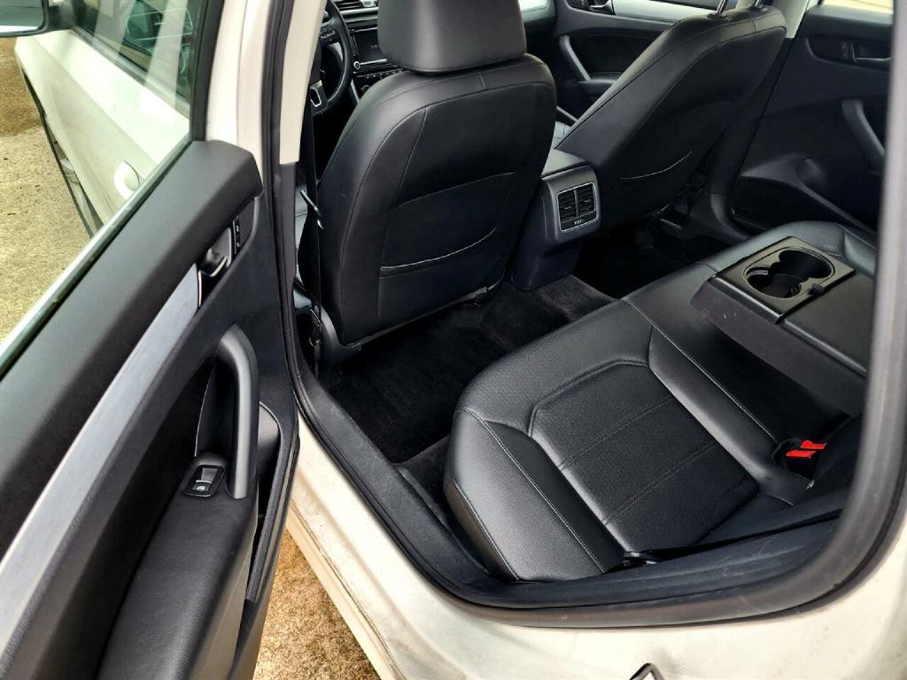 2013 Volkswagen Passat Image 10