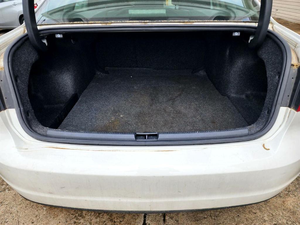 2013 Volkswagen Passat Image 13