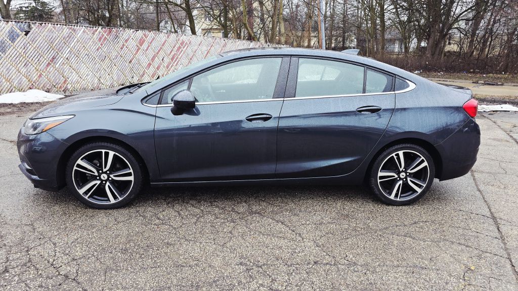 2018 Chevrolet Cruze Image 2