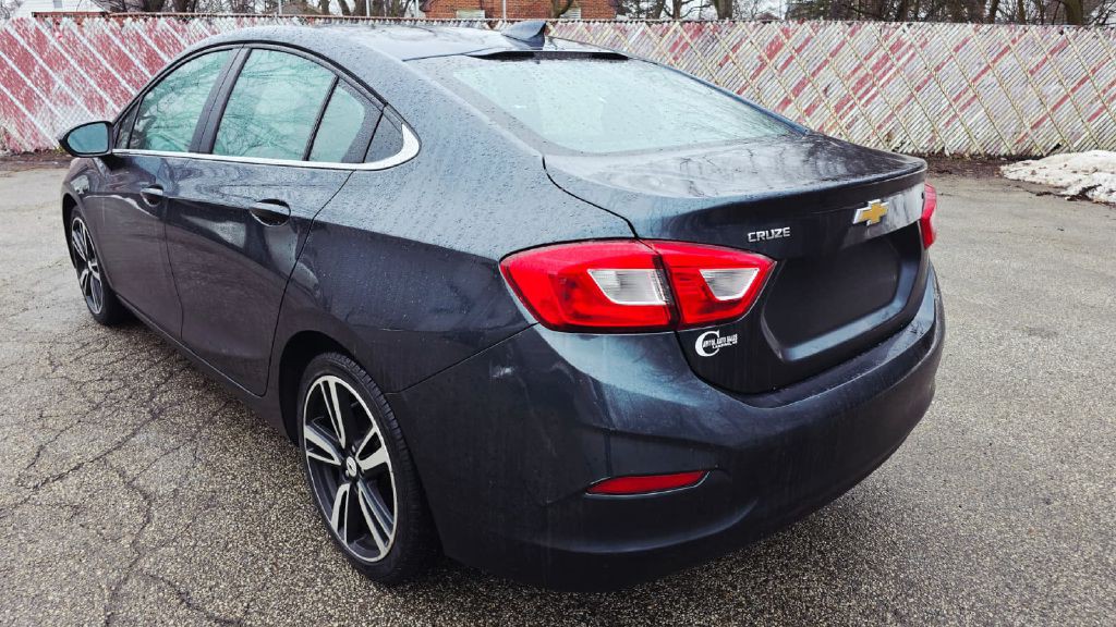 2018 Chevrolet Cruze Image 3