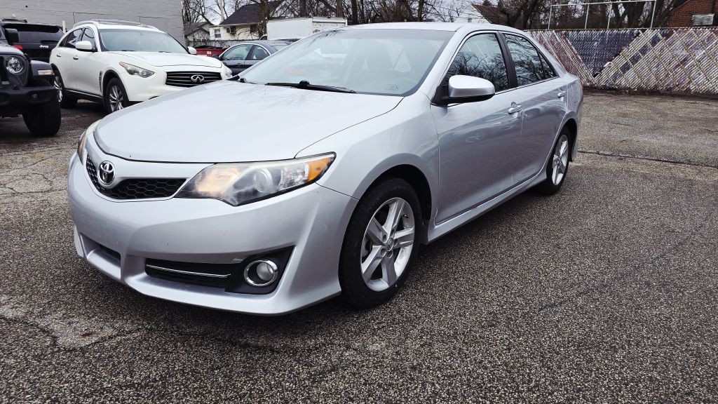 2014 Toyota Camry Image 2