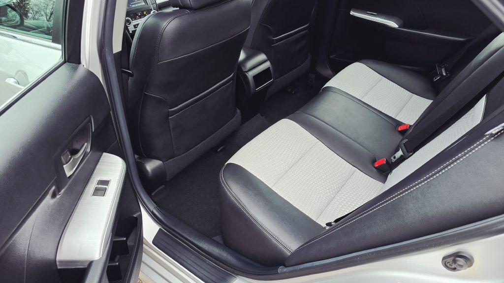 2014 Toyota Camry Image 10