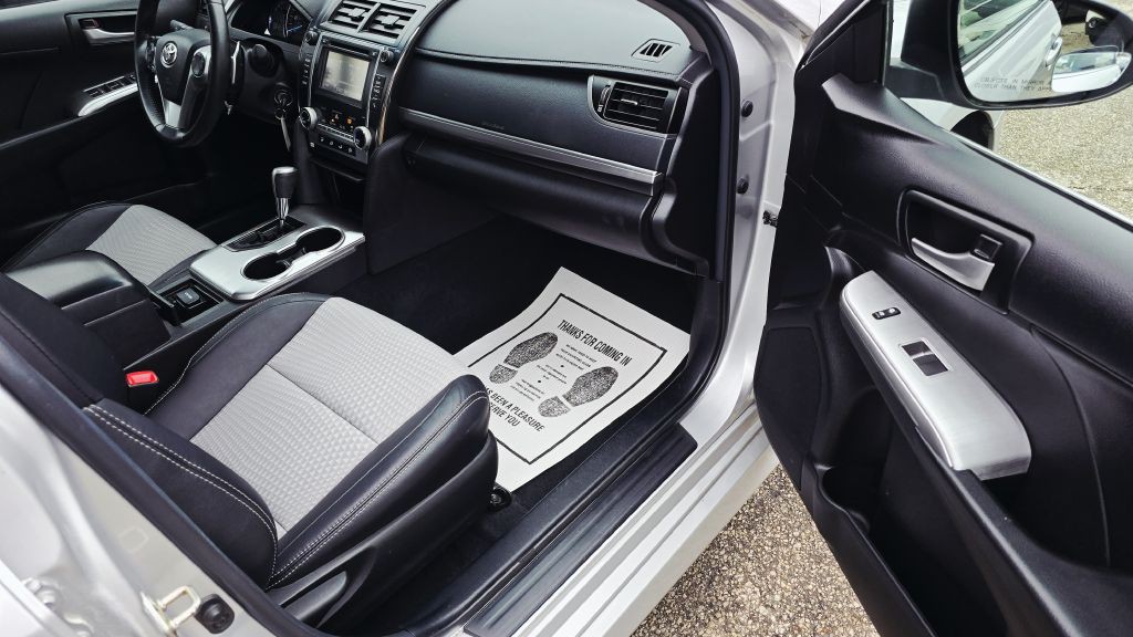 2014 Toyota Camry Image 12