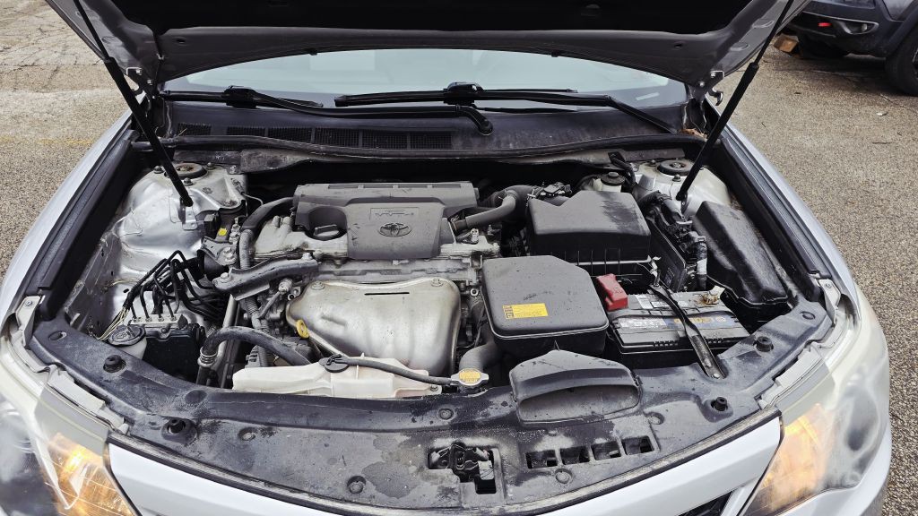 2014 Toyota Camry Image 18