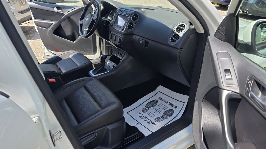 2017 Volkswagen Tiguan Image 12