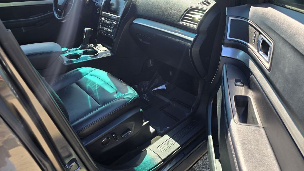 2016 Ford Explorer Image 18