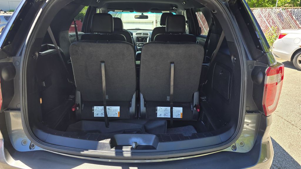 2016 Ford Explorer Image 19