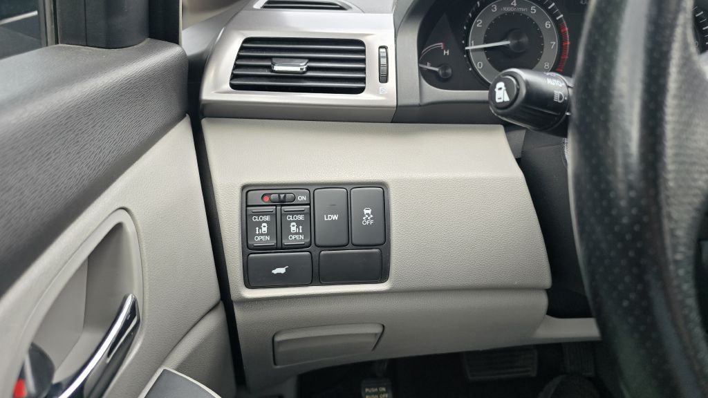 2016 Honda Odyssey Image 10