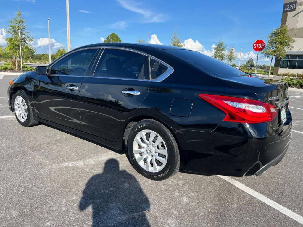 2016 Nissan Altima Image 4