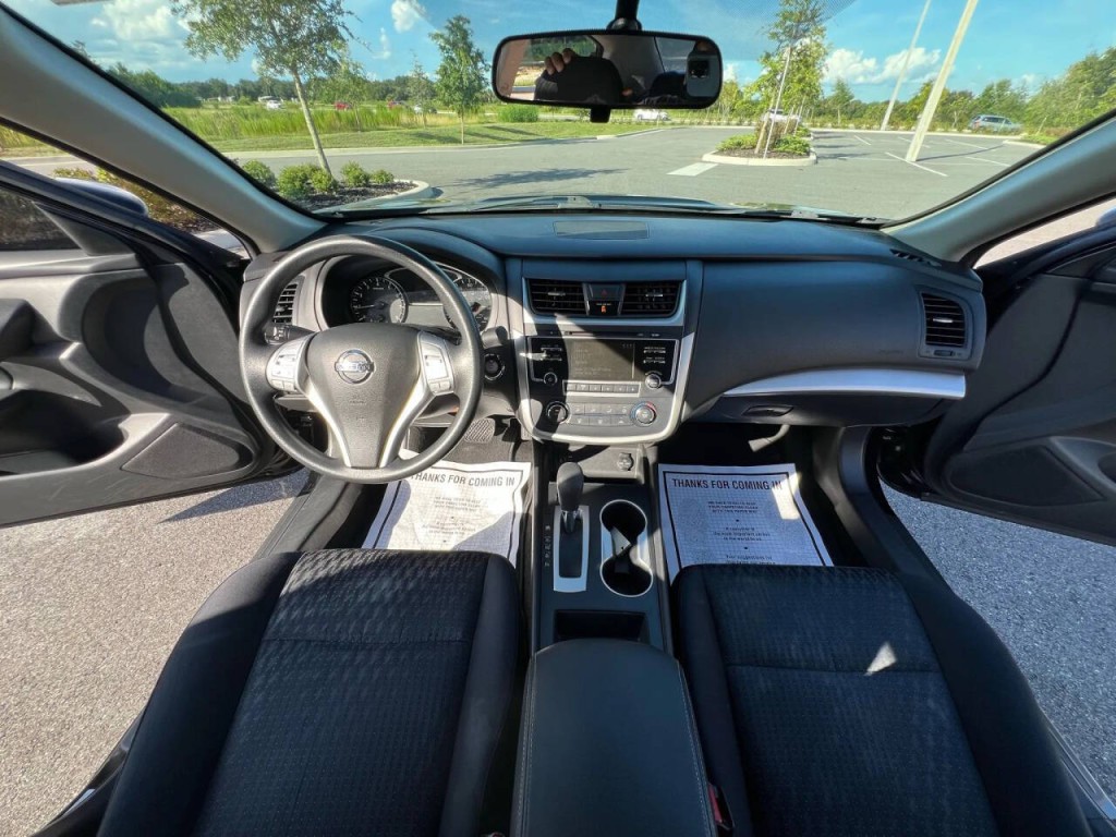2016 Nissan Altima Image 9