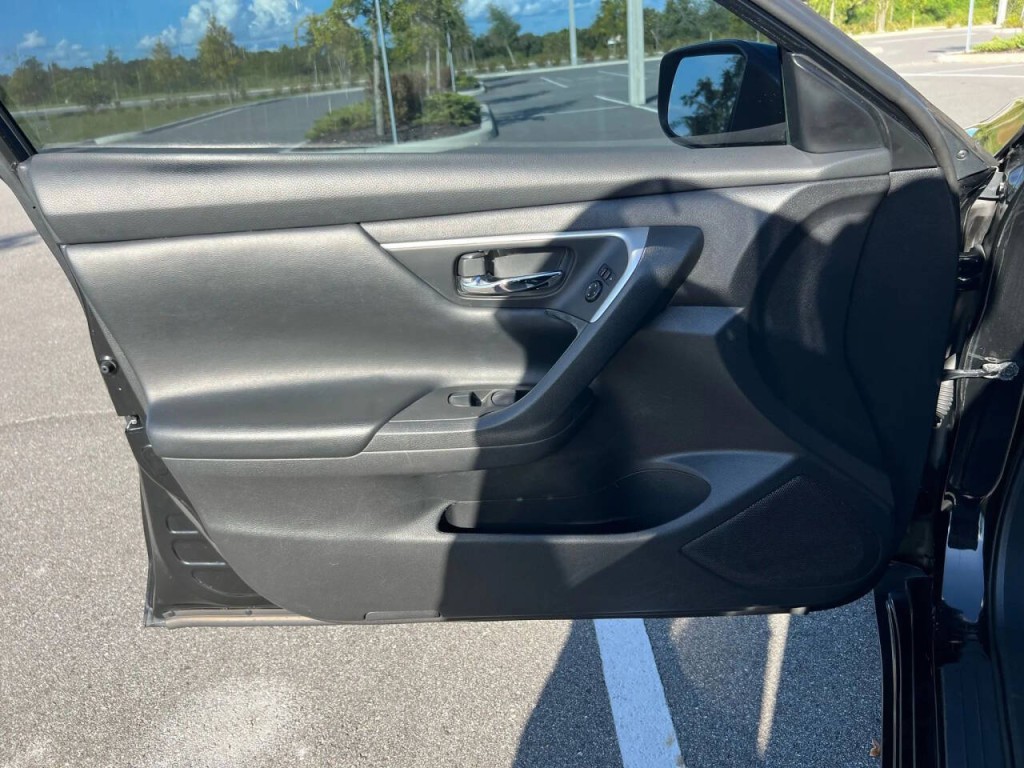 2016 Nissan Altima Image 12