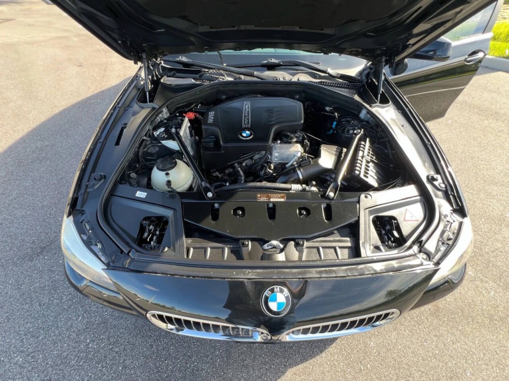 2012 BMW 5 Series Image 16