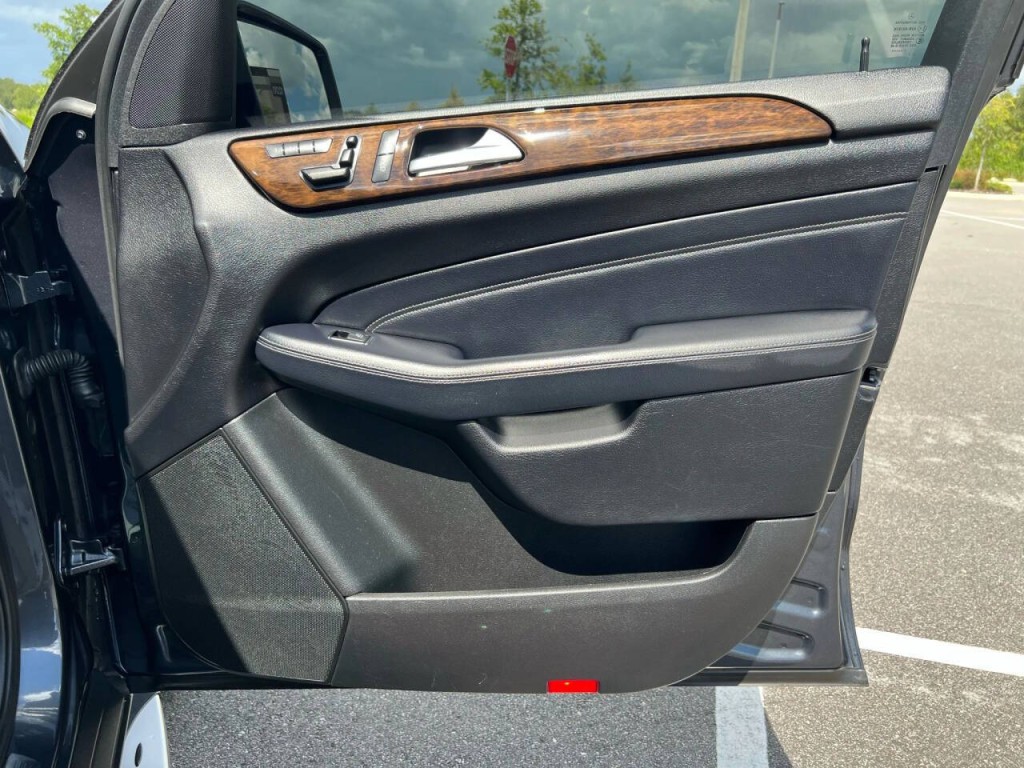 2012 Mercedes-Benz M-Class Image 16