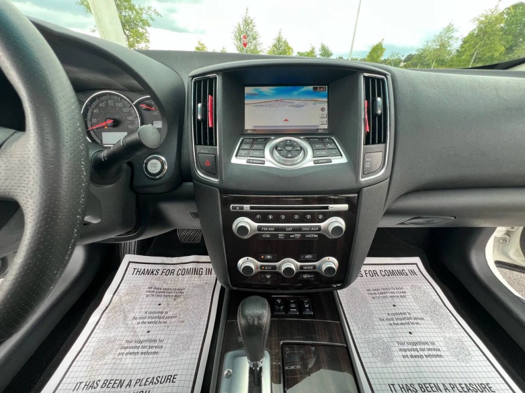2012 Nissan Maxima Image 10