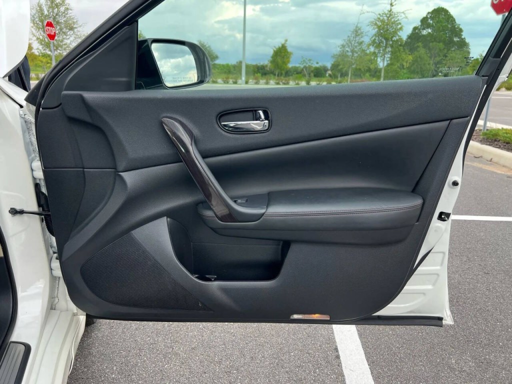 2012 Nissan Maxima Image 14