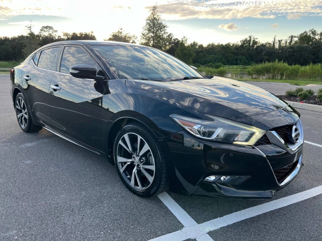 2017 Nissan Maxima Image 2