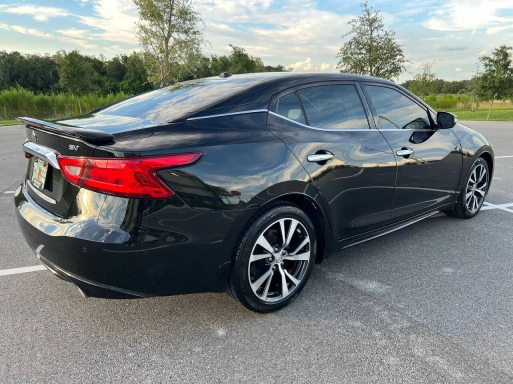 2017 Nissan Maxima Image 3