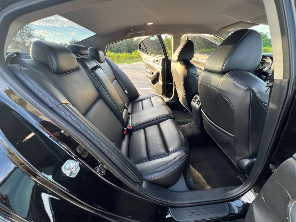 2017 Nissan Maxima Image 10