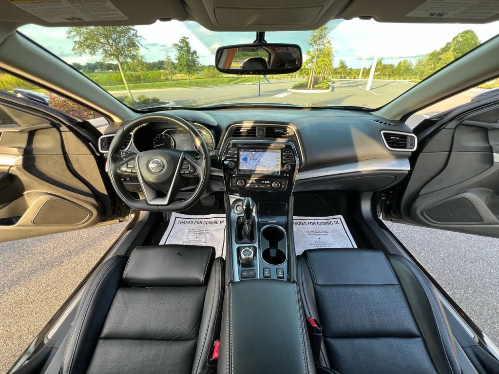 2017 Nissan Maxima Image 11