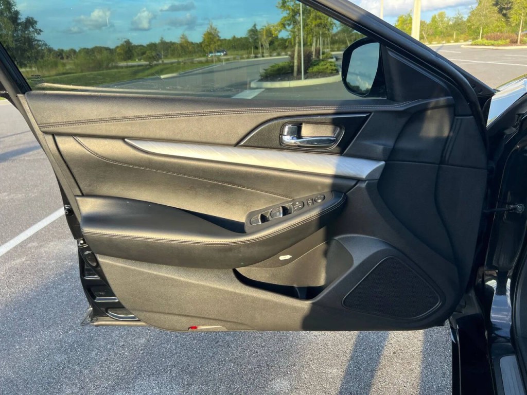 2017 Nissan Maxima Image 14
