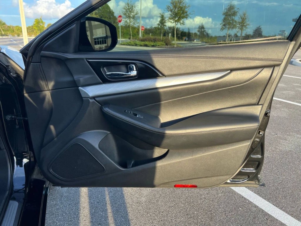 2017 Nissan Maxima Image 15