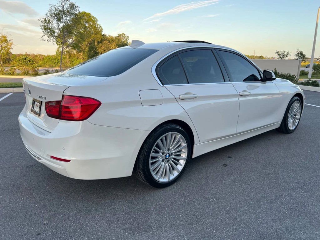 2013 BMW 3 Series Image 3
