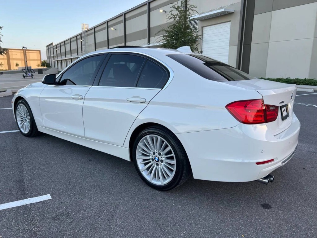 2013 BMW 3 Series Image 4