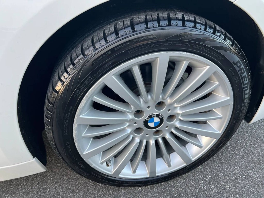 2013 BMW 3 Series Image 19