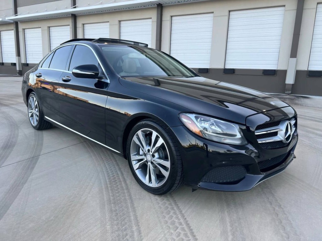 2015 Mercedes-Benz C-Class Image 1