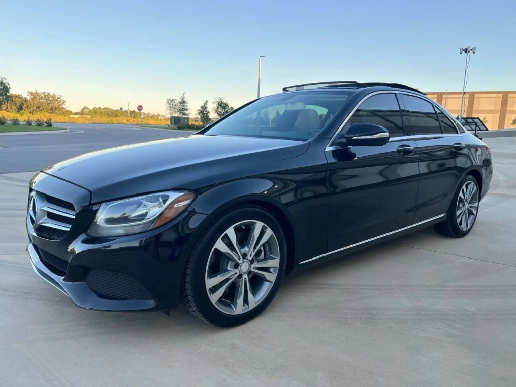 2015 Mercedes-Benz C-Class Image 2