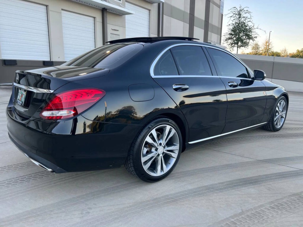 2015 Mercedes-Benz C-Class Image 3