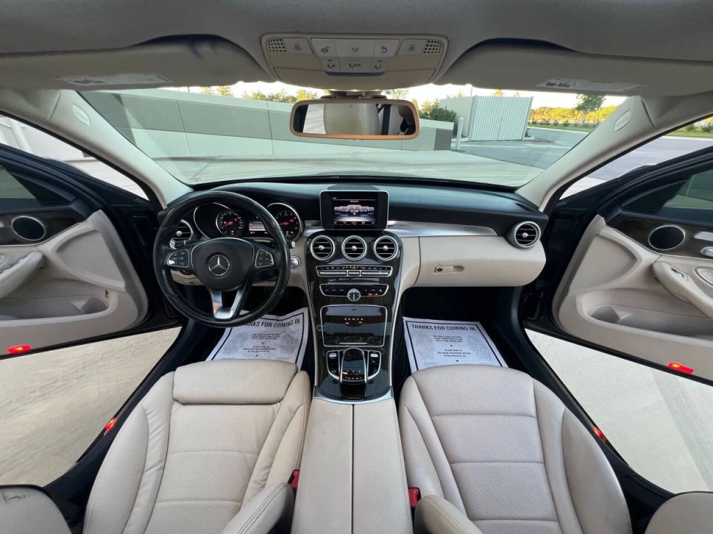 2015 Mercedes-Benz C-Class Image 9