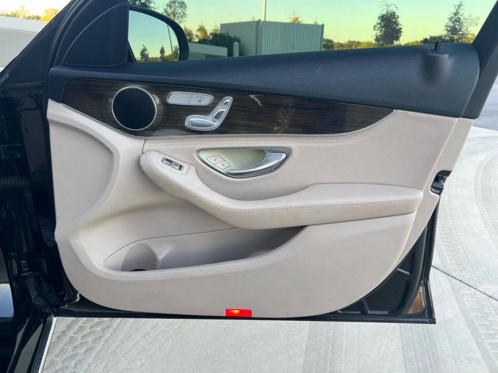 2015 Mercedes-Benz C-Class Image 14