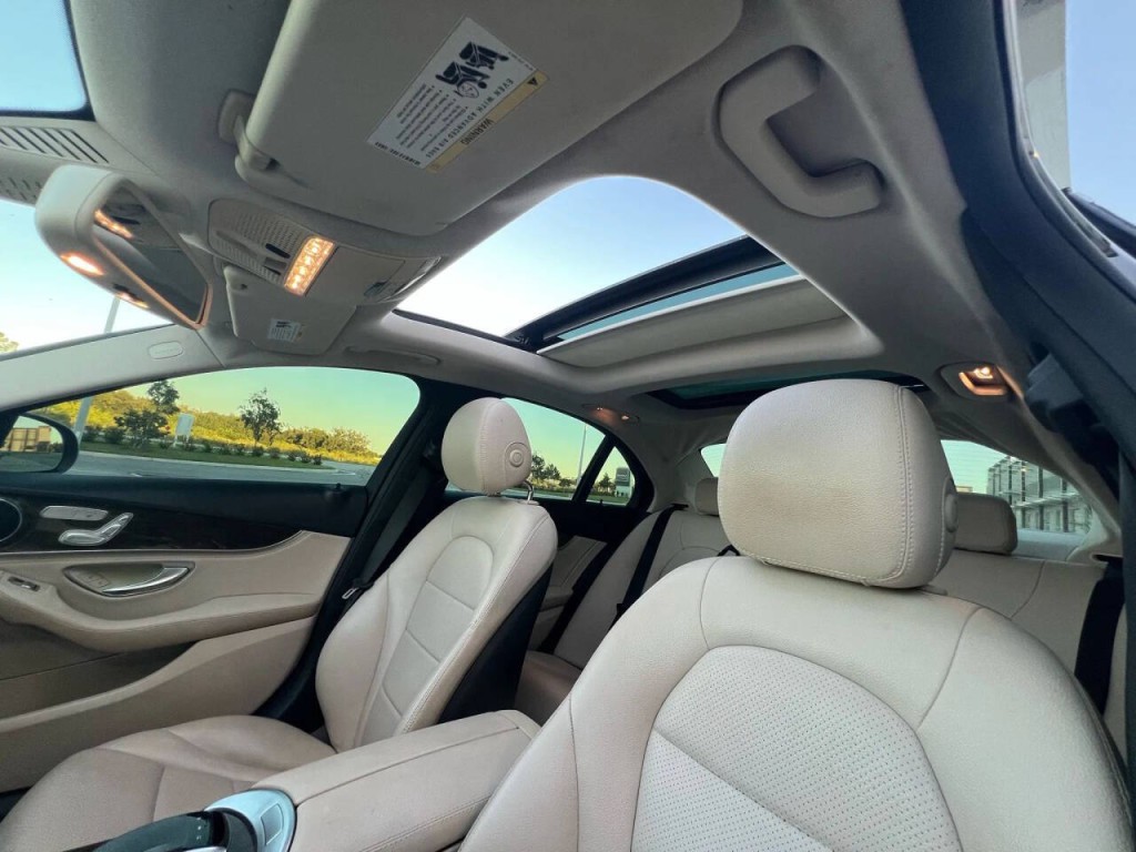2015 Mercedes-Benz C-Class Image 16