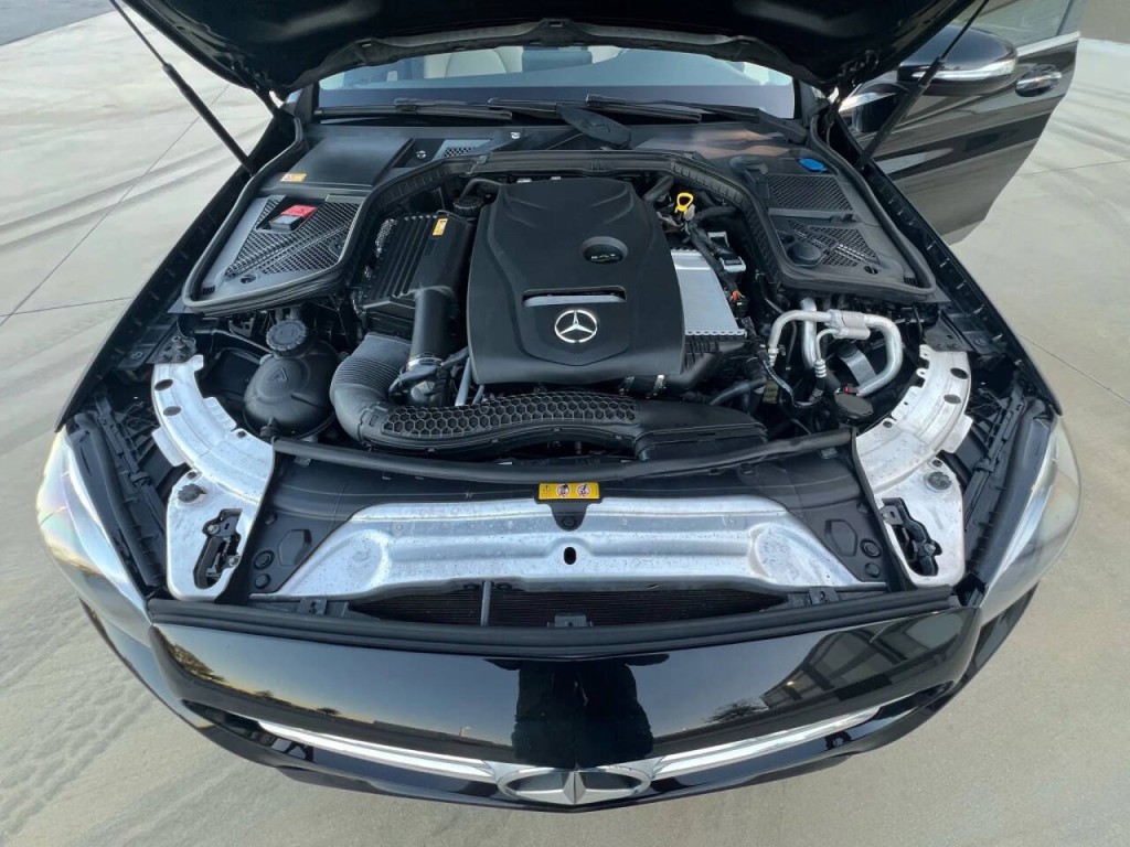 2015 Mercedes-Benz C-Class Image 17